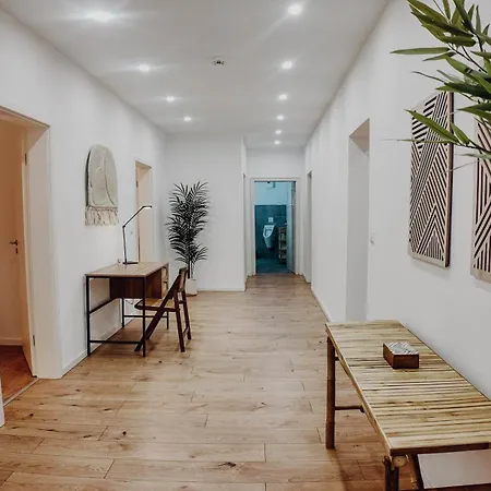 Premium 4br Apartment, Stunning Views Overlooking The Station