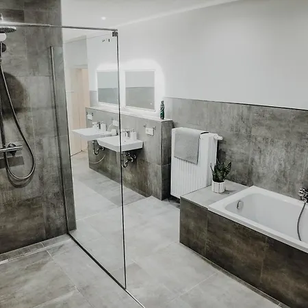 Premium 4br Apartment, Stunning Views Overlooking The Station Koblenz (Rhineland-Palatinate)