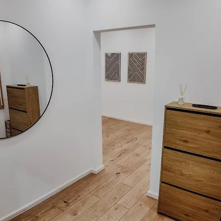 Apartment Premium 4br Apartment, Stunning Views Overlooking The Station *