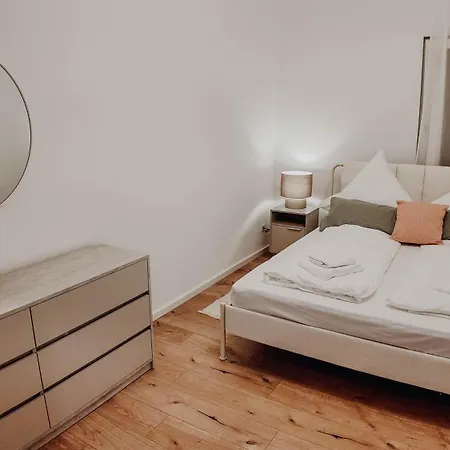Premium 4br Apartment, Stunning Views Overlooking The Station Apartment *