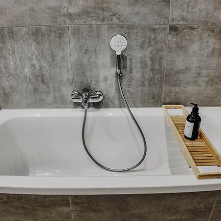 Premium 4br Apartment, Stunning Views Overlooking The Station