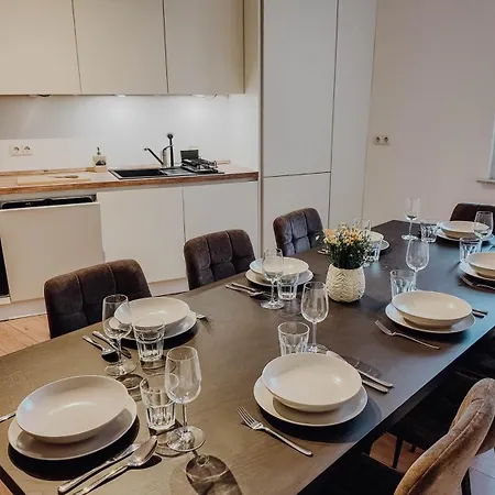 Premium 4br Apartment, Stunning Views Overlooking The Station