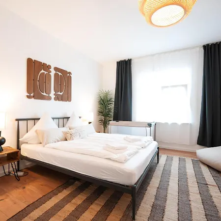 Premium 4br Apartment, Stunning Views Overlooking The Station *