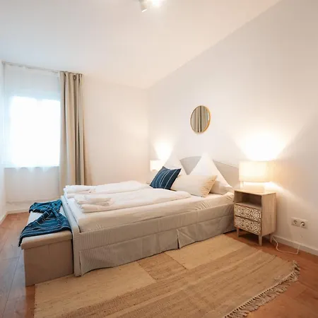 Apartment Premium 4br Apartment, Stunning Views Overlooking The Station *