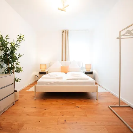 Premium 4br Apartment, Stunning Views Overlooking The Station Apartment *