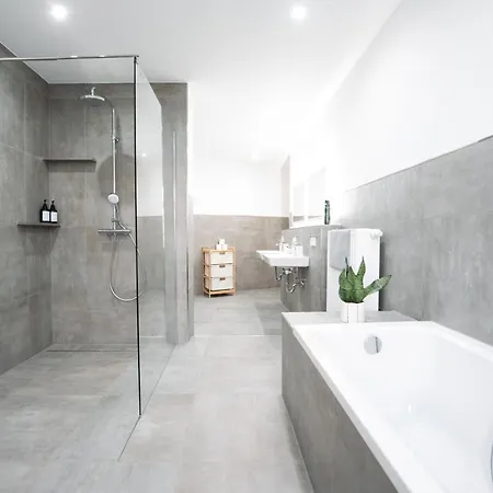 Premium 4br Apartment, Stunning Views Overlooking The Station Koblenz (Rhineland-Palatinate)