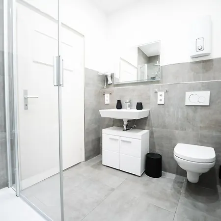 Premium 4br Apartment, Stunning Views Overlooking The Station Apartment