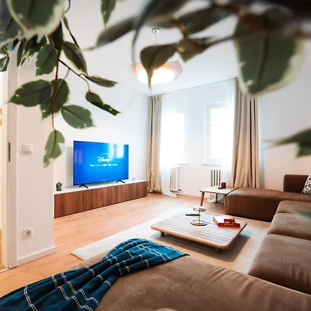 Premium 4br Apartment, Stunning Views Overlooking The Station * Koblenz (Rhineland-Palatinate)