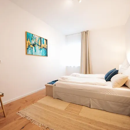 Premium 4br Apartment, Stunning Views Overlooking The Station Apartment *