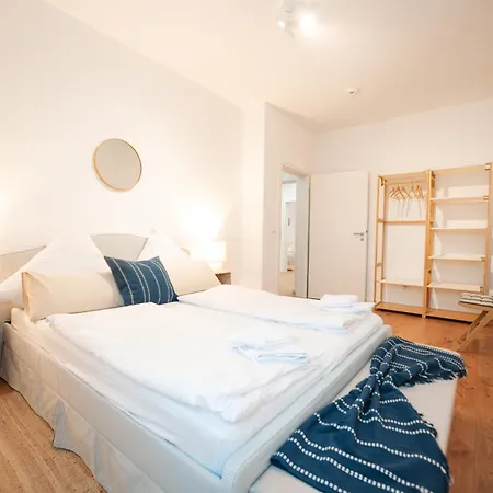 Apartment Premium 4br Apartment, Stunning Views Overlooking The Station