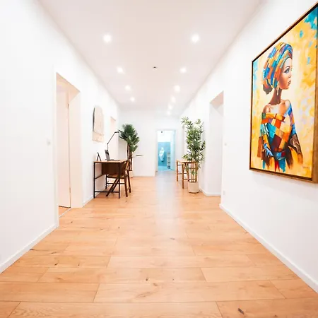 Premium 4br Apartment, Stunning Views Overlooking The Station *