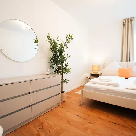 Apartment Premium 4br Apartment, Stunning Views Overlooking The Station *