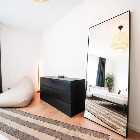 Apartment Premium 4br Apartment, Stunning Views Overlooking The Station