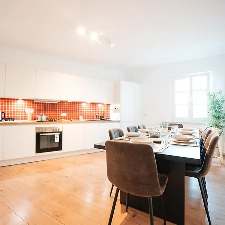 Premium 4br Apartment, Stunning Views Overlooking The Station Apartment
