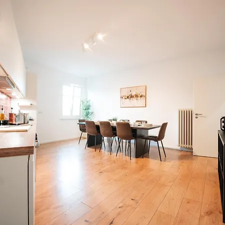 Apartment Premium 4br Apartment, Stunning Views Overlooking The Station *