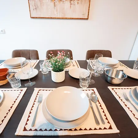 Apartment Premium 4br Apartment, Stunning Views Overlooking The Station *