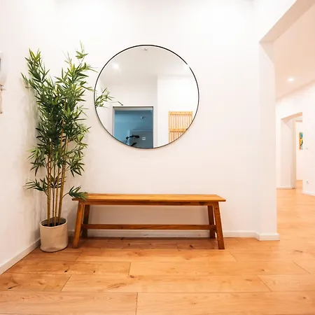 Premium 4br Apartment, Stunning Views Overlooking The Station Coblenza