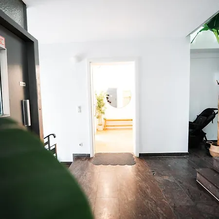Premium 4br Apartment, Stunning Views Overlooking The Station Coblenza