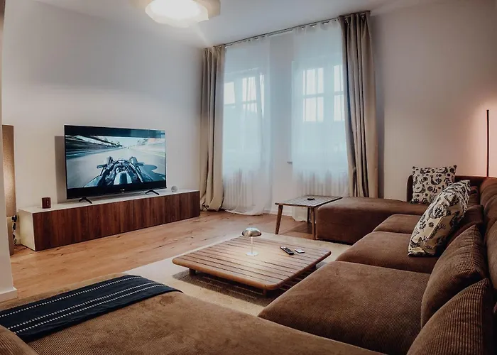 Premium 4br Apartment, Stunning Views Overlooking The Station * Coblenza