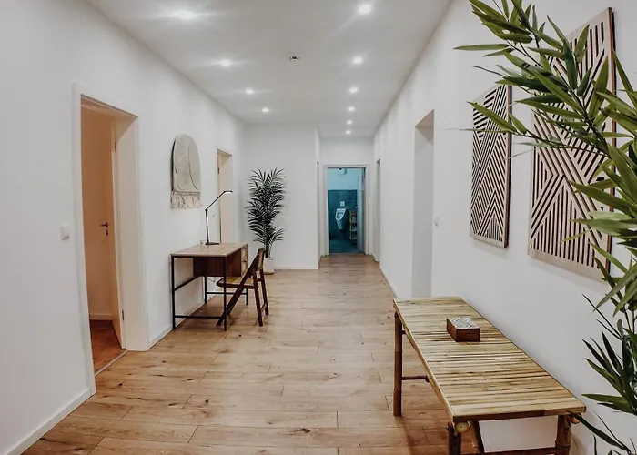 Premium 4br Apartment, Stunning Views Overlooking The Station