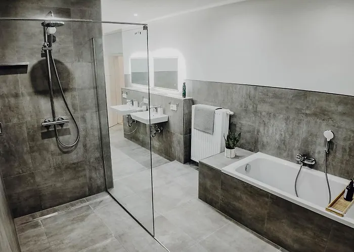 Premium 4br Apartment, Stunning Views Overlooking The Station Coblenza