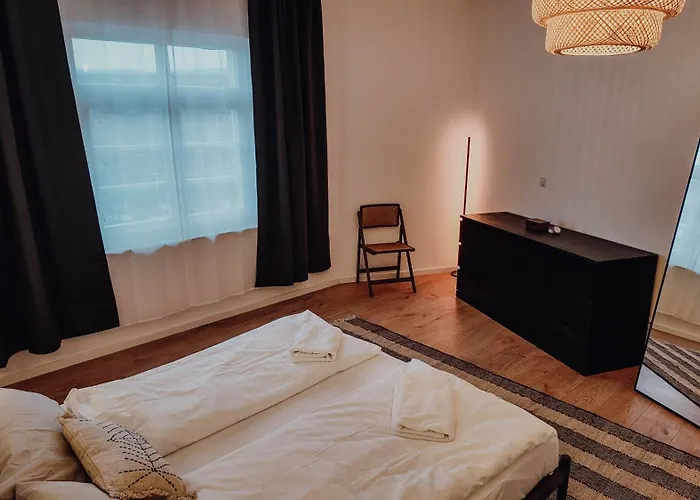 Premium 4br Apartment, Stunning Views Overlooking The Station Coblenza