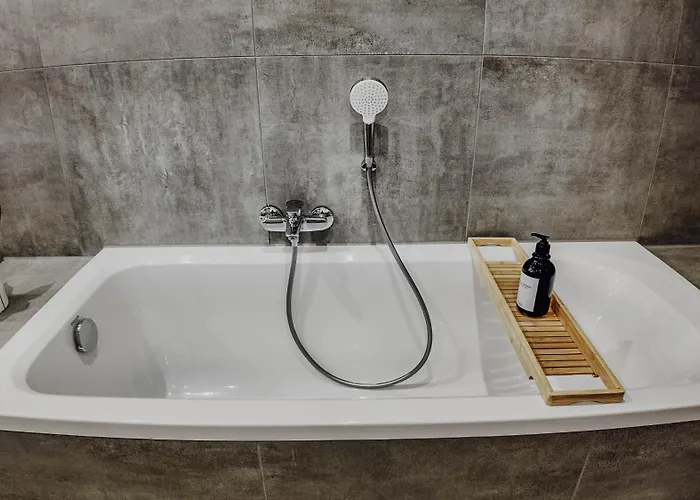 Premium 4br Apartment, Stunning Views Overlooking The Station